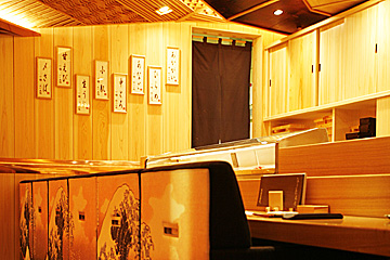 落ち着いた雰囲気の店内