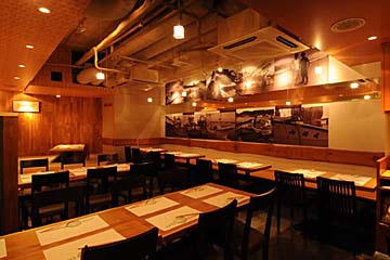 開放感のある広々とした店内