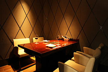 高級感のある落ち着いた店内