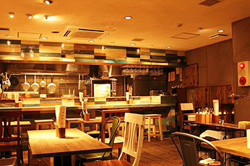 アットホームにくつろげる雰囲気の店内