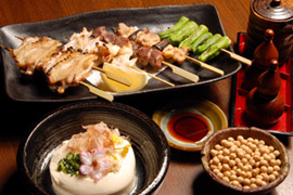 自宅にいるような寛ぎの空間を演出した店内