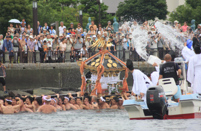 江の島天王祭「神輿海上渡御」