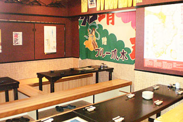 くだけた雰囲気で気軽に料理と酒が楽しめる