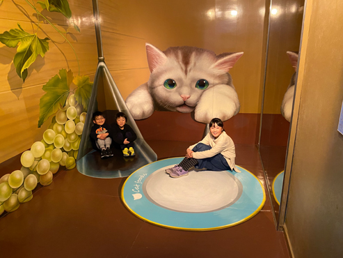 【トリックアートの館】猫の食卓