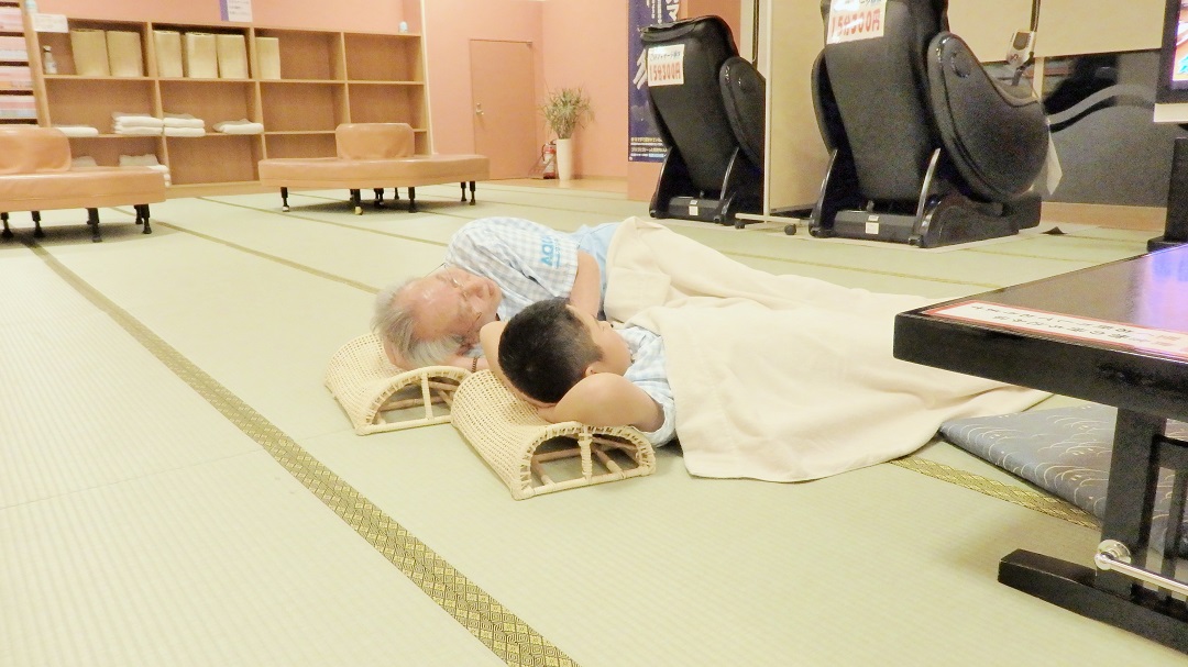 あそび疲れたら休憩処で心地よいうたた寝も。
