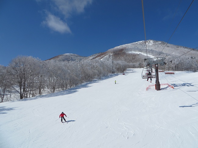 【パノラマコース】圧雪コース (中級)1,700m 変化に富んだロングコースです。