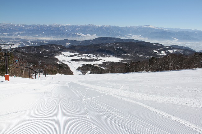 【サンシャインゲレンデ】圧雪コース (中級)600m 幅100mのフラットなバーン